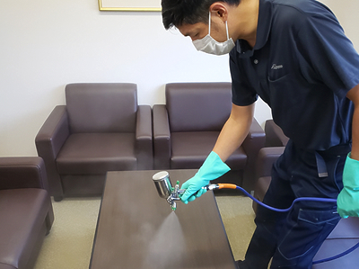 テーブルなどの備品消毒